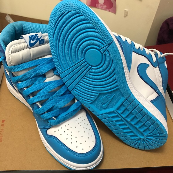 JORDAN 1s - Picture 2 of 2